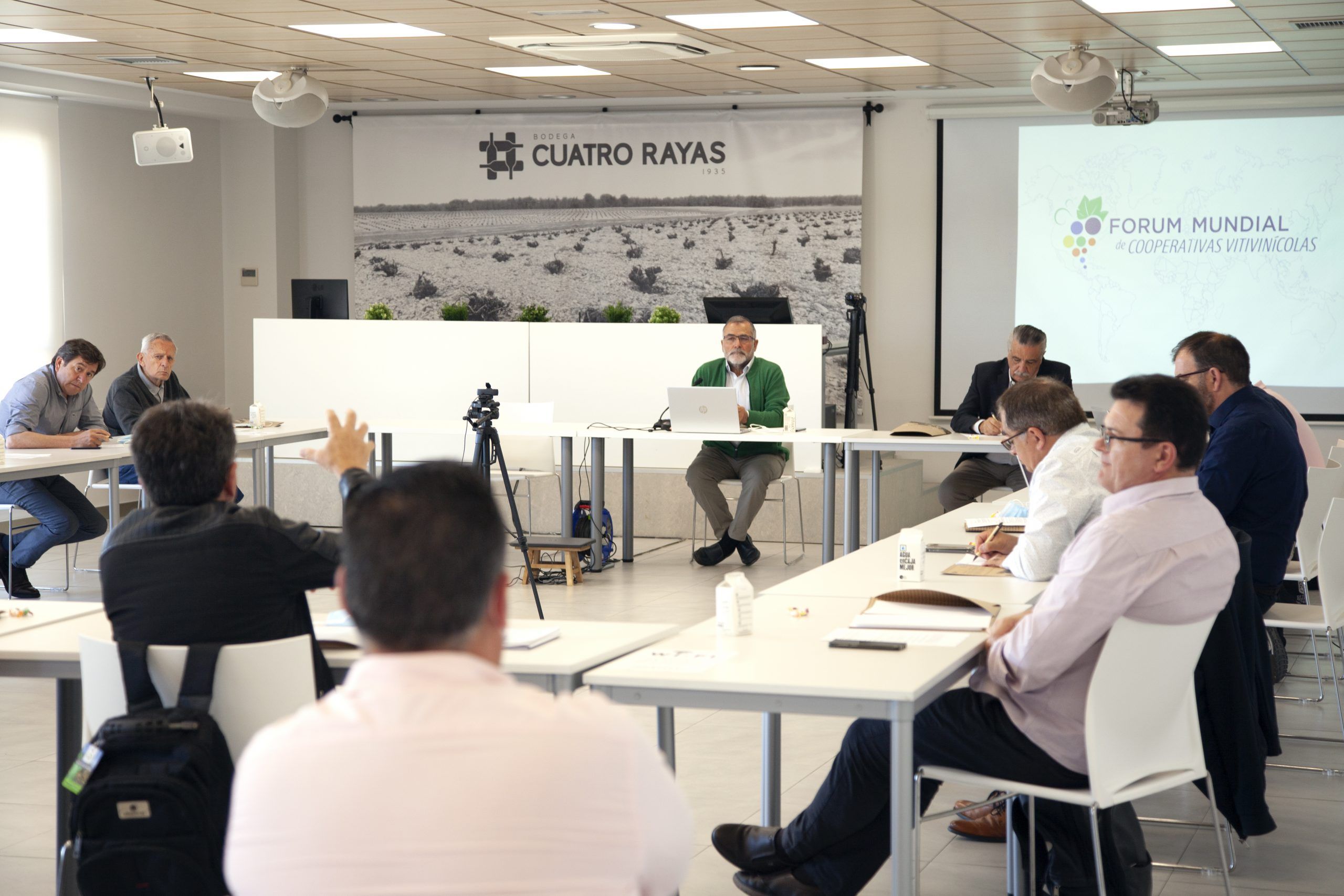 La primera jornada del Forum Mundial de Cooperativas Vitivinícolas pone el foco en el impulso de la colaboración intercooperativa global