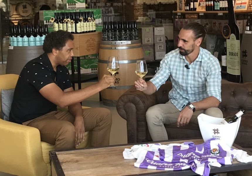 Benjamín and Borja toast with Verdejo de Cuatro Rayas at the winery's facilities in La Seca